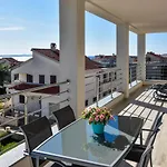 Apartment Deluxe Villa Carlotta