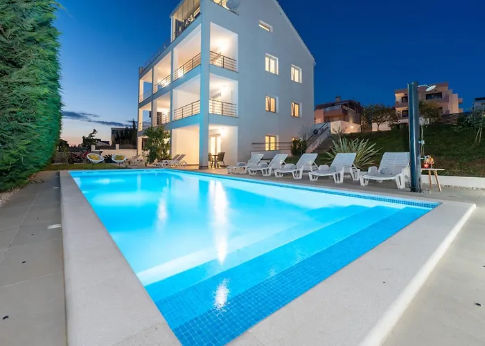 Apartment Deluxe Villa Carlotta